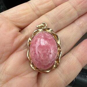 Rhodonite pendant yellow gold wrap style bezel Chic Pink and Gold Brooch